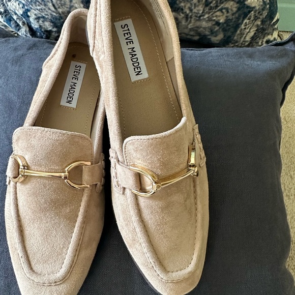 Steve Madden Beige Suede Loafers with Gold Detail - Picture 2 of 5